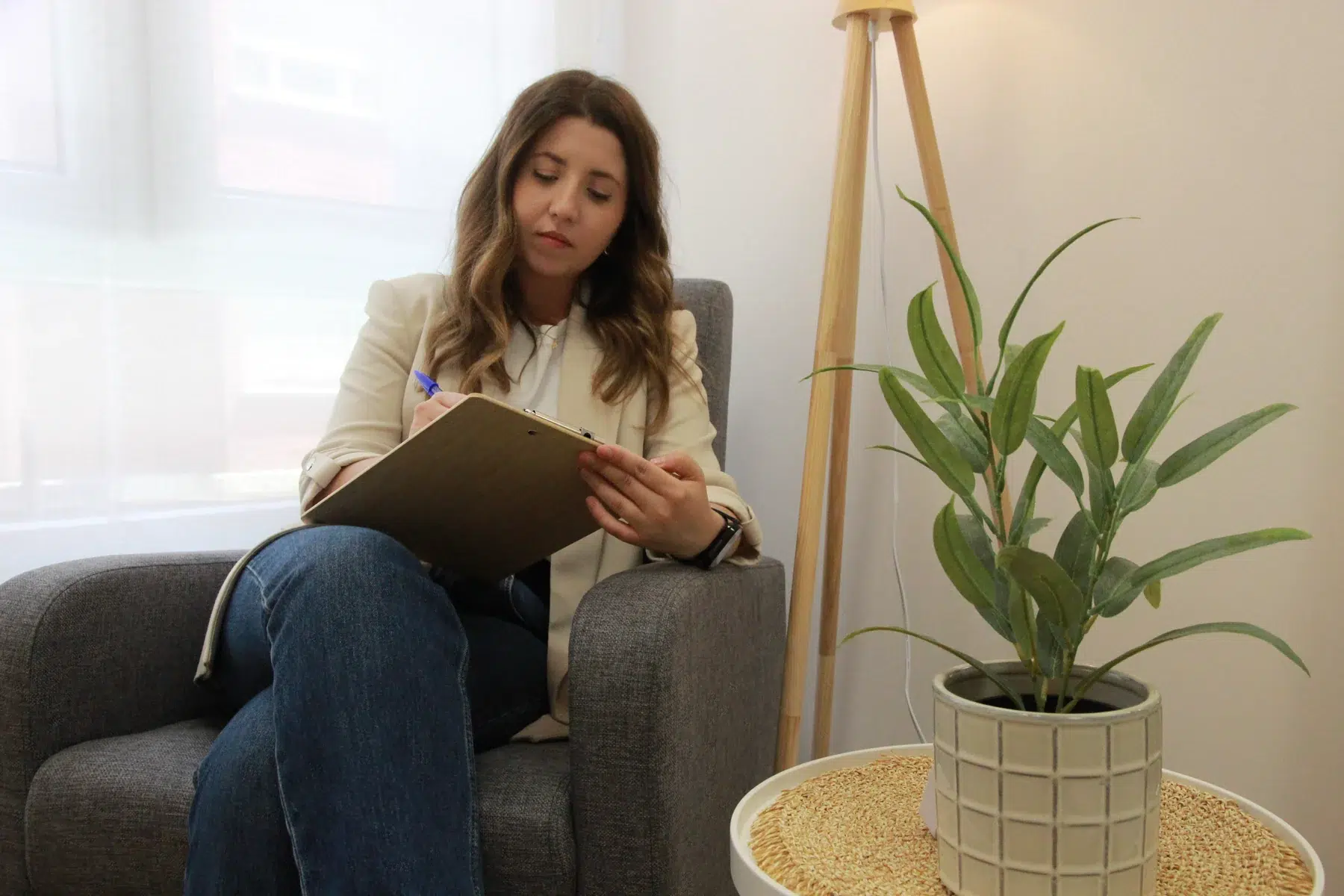 Paula Serrano en su consulta de Bilbao